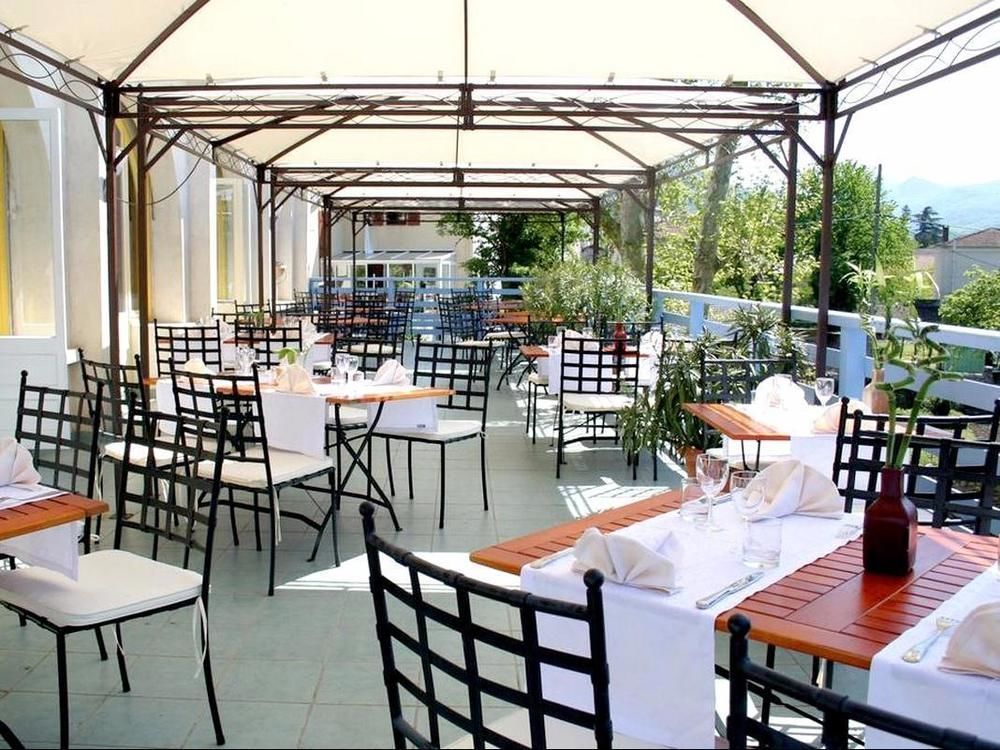 Logis Hotel Restaurant Le Castel Fleuri Saint-Jean-en-Royans Exteriér fotografie