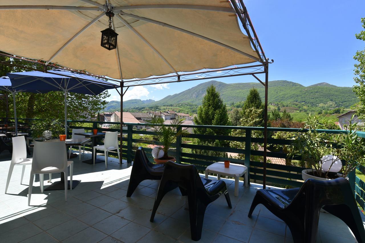 Logis Hotel Restaurant Le Castel Fleuri Saint-Jean-en-Royans Exteriér fotografie