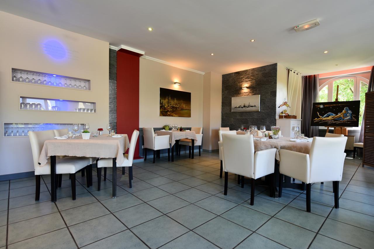 Logis Hotel Restaurant Le Castel Fleuri Saint-Jean-en-Royans Exteriér fotografie